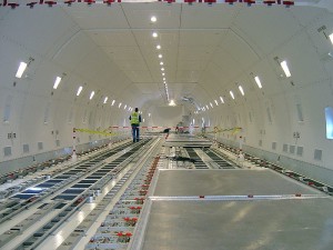 Cargo hold of a Boeing 747 - a corpse stored here is halachically categorized as in a אוהל סתום.